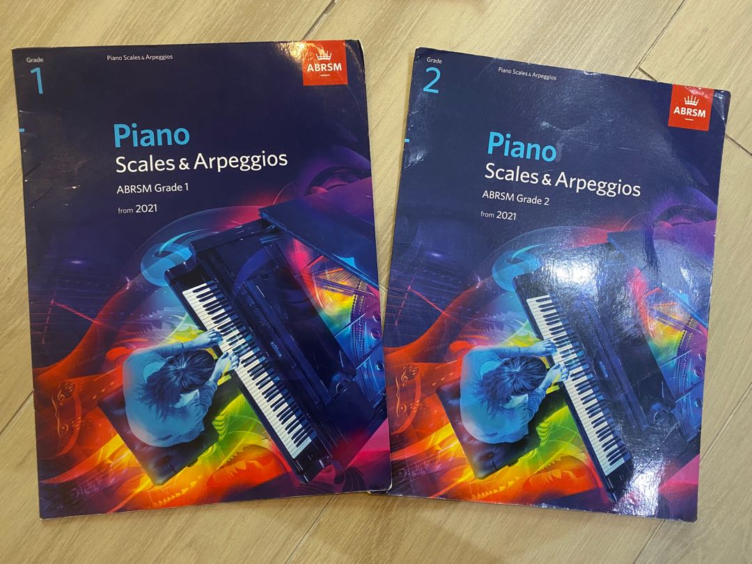 ABRSM Piano Scales & Arpeggios Grade 1 and Grade 2, 興趣及遊戲, 書本 & 文具, 雜誌及