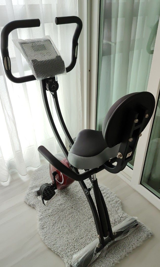 Folding upright bike top