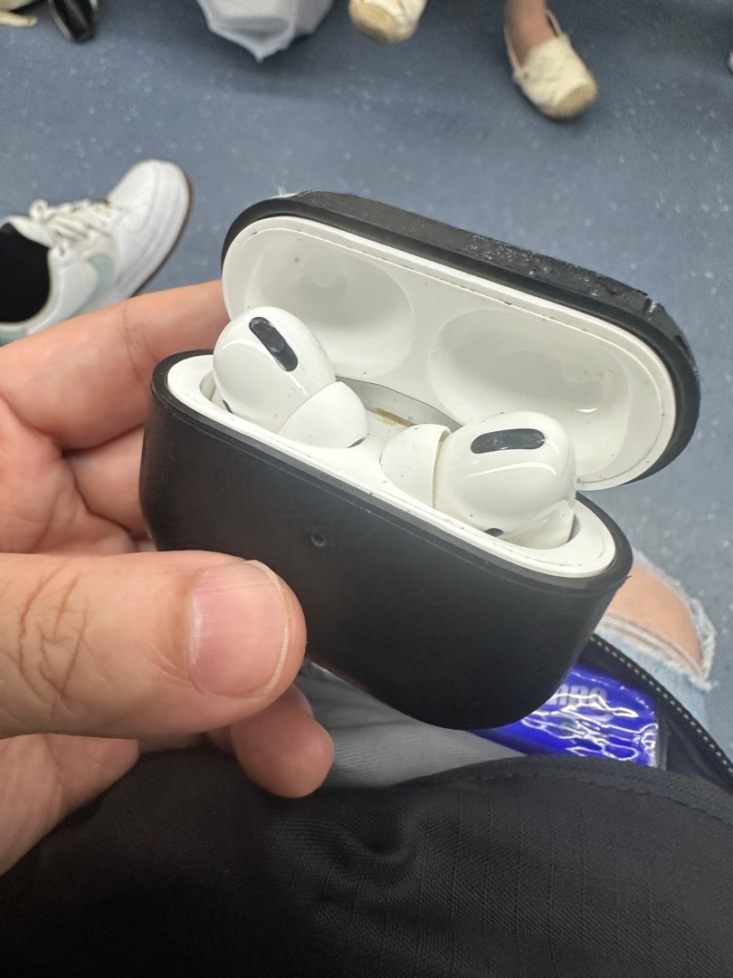 賣AirPod pro 初代（充電盒及左耳筒）, 音響器材, 耳機- Carousell