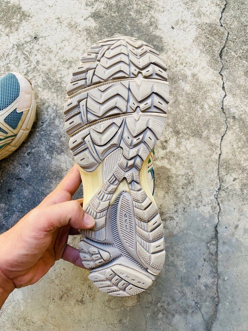ASICS KAHANA 8 on Carousell
