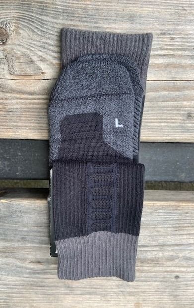 Authentic Nike SB Elite Socks Size 6 8 Men 6 10 Women Men s Fashion Watches Accessories Socks on Carousell