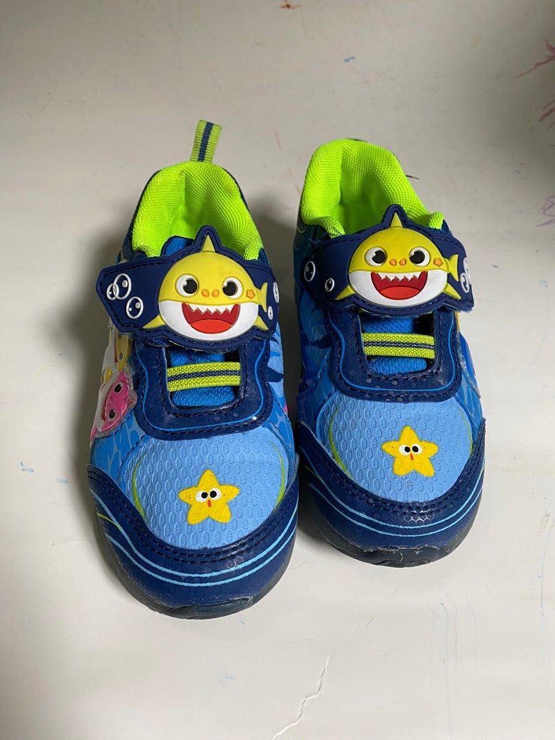 Baby Shark PinkFong Shoes for toddler with lights on Carousell