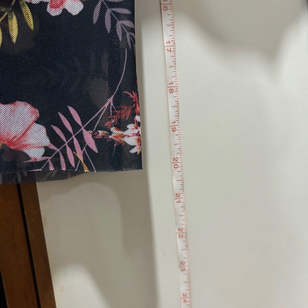 Black Sheer Floral Long-sleeve Top from Zara (Category: Others Tops) located in Makati City. Submitted by stefigoods (Listing ID 1251185607, Image 3). Description: 😁 Like New! 📏 Fits XS-S frames. 💬 Feel free to message me for more details. 📦 Decluttering. 💵 Payment via GCash..