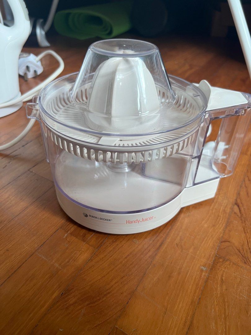 Black and shop decker handy juicer