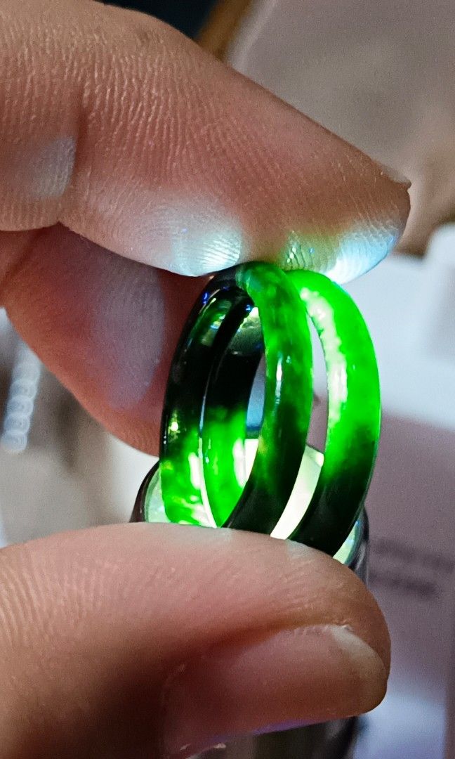 Burmese Jade/Jadeite Dark green , under UV light (green) on Carousell