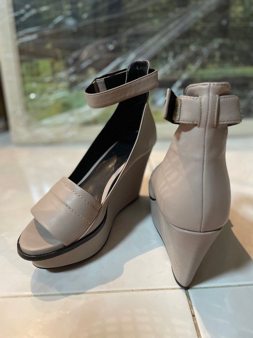 Wedges sales size 5