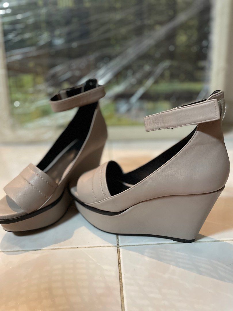 Wedges sales size 5