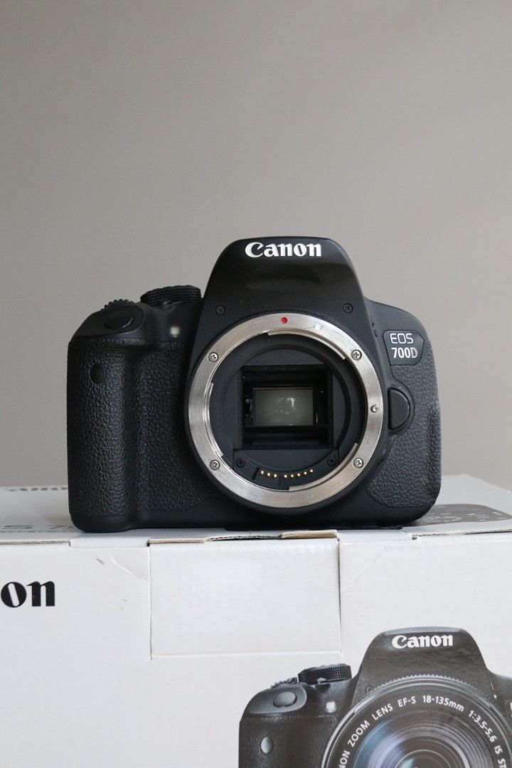 Canon EOS 700D (body) w box, Photography, Cameras on Carousell