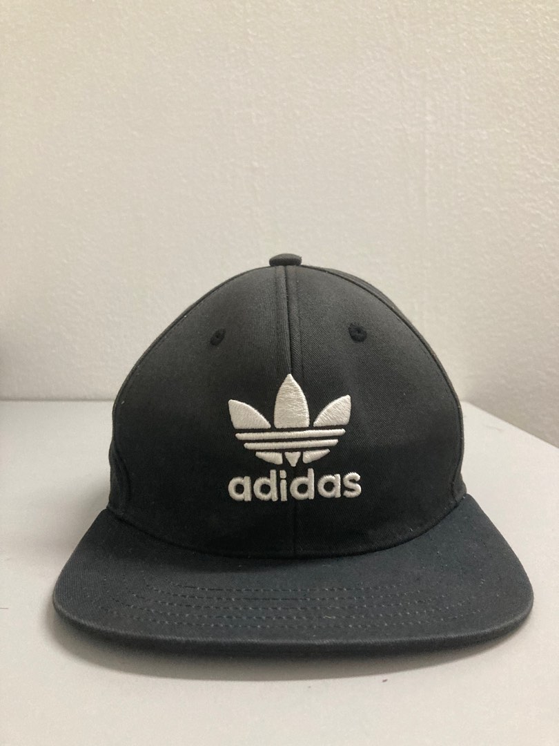 Foto pakai topi adidas sale
