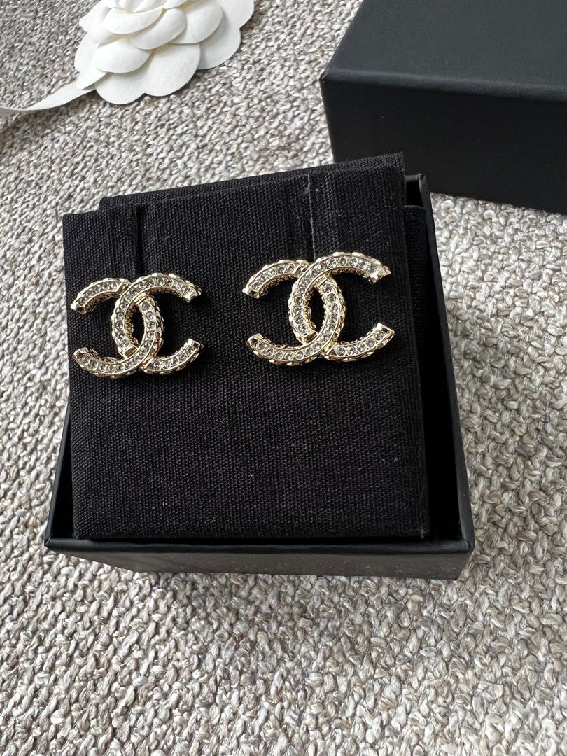 Chanel top earings price
