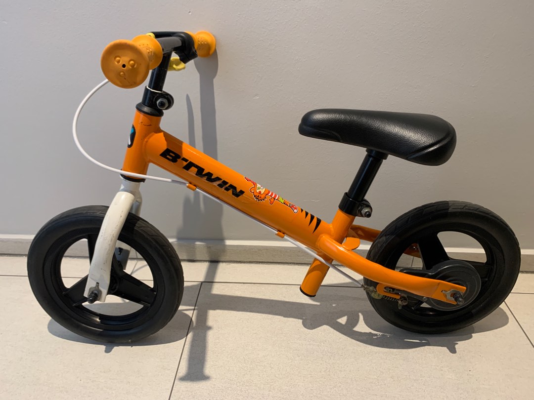 Decathlon 10 inch kids balance bike with brakes, Sports Equipment