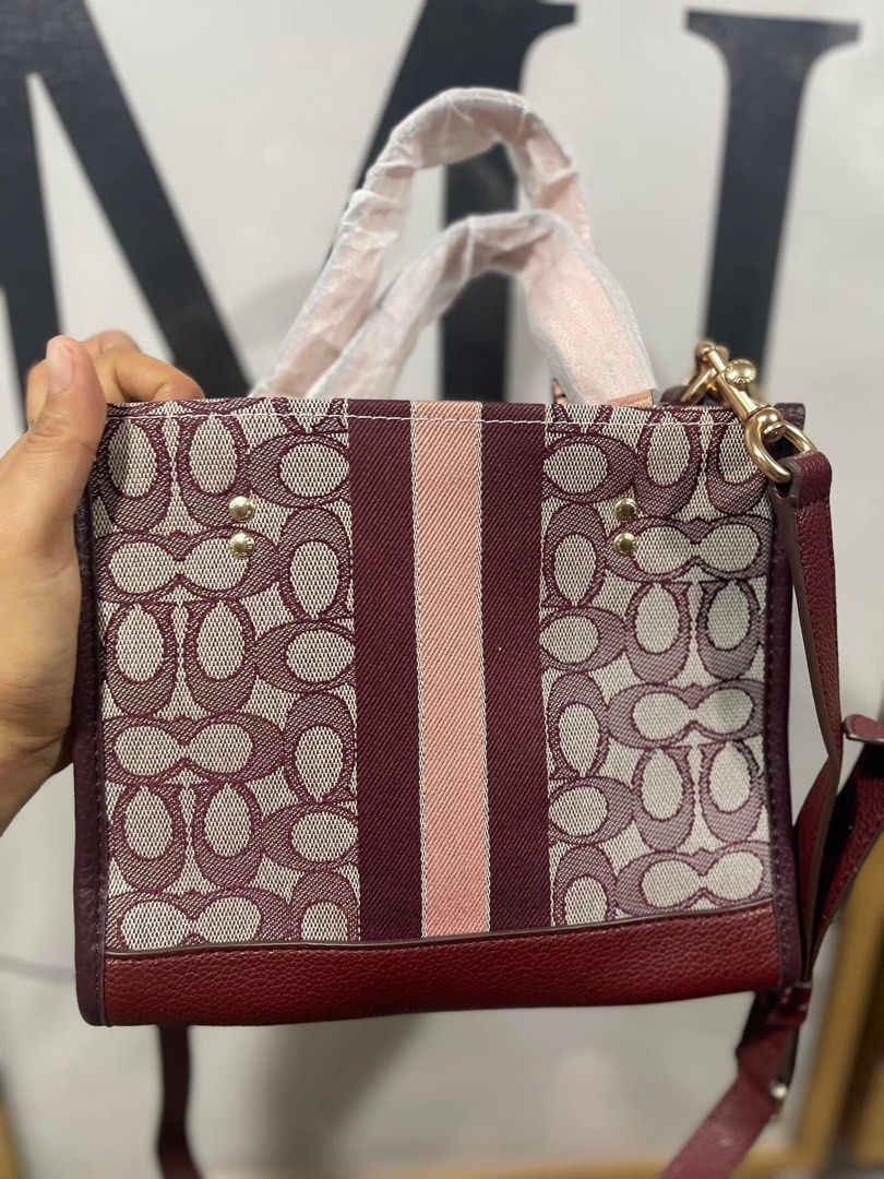 Dempsey Tote 22 (Category: Luxury Bags & Wallets) located in Rizal. Submitted by onlinedepotwholesale2nd (Listing ID 1251108238, Image 2). Description: Dempsey tote 22 size 22x19x10cm .