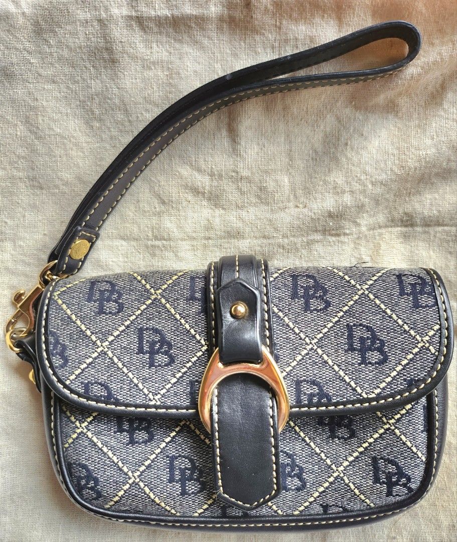 Dooney and bourke wristlet strap online