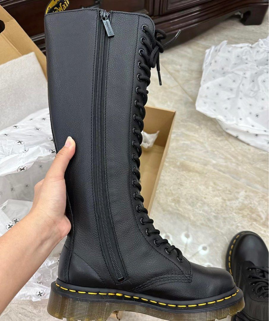 Dr. Martens 1B60 knight boots lychee grain soft leather 20 hole