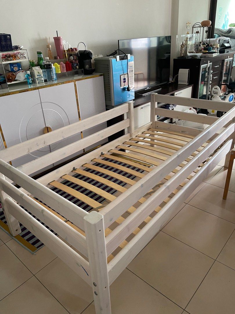 Flexa single bed frame (Category: Bed Frames & Mattresses) located in Singapore. Submitted by Bless8888 (Listing ID 1251159607, Image 1). Description: Flexa single bed 200x 100x67 cm White pink wash colour verry nice colour Solid wood verry good brand Arranged your own transport.