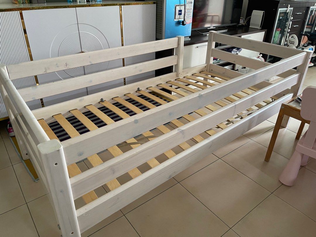 Flexa single bed frame (Category: Bed Frames & Mattresses) located in Singapore. Submitted by Bless8888 (Listing ID 1251159607, Image 2). Description: Flexa single bed 200x 100x67 cm White pink wash colour verry nice colour Solid wood verry good brand Arranged your own transport.