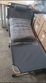 Folding bed  With mattress included ( Dimension : 193x75x30 cm )