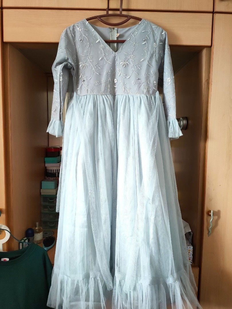 Fully lined long sleeve dress perfect for flowergirls or parties