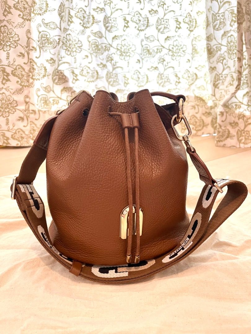 Furla on sale sleek bucket