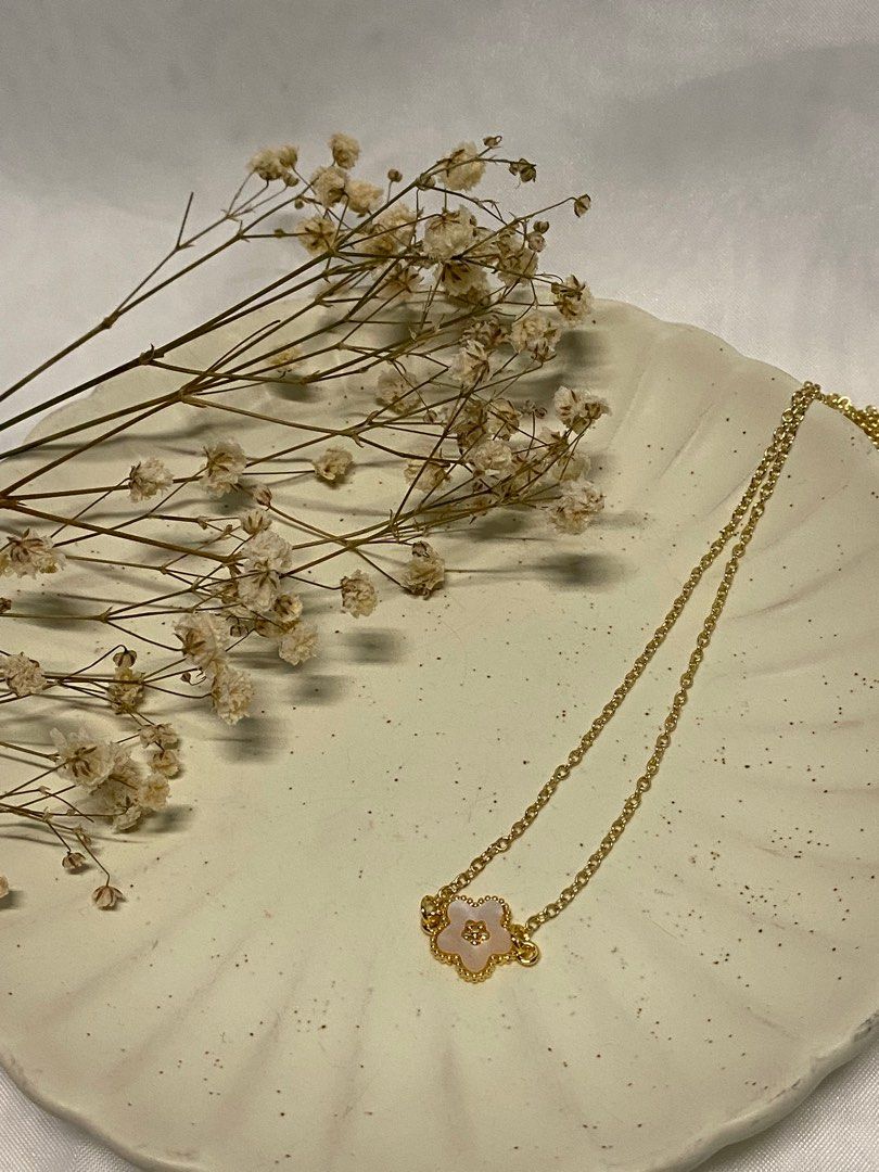 Gold handmade necklace top