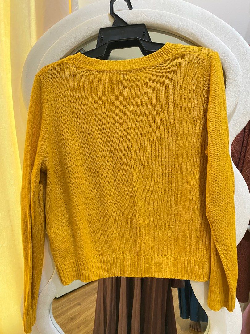 Hm clearance yellow jumper