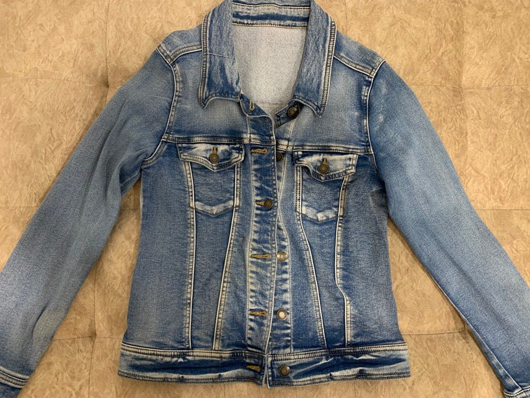 Meesho/stylish for girls denim jacket blue colour button look