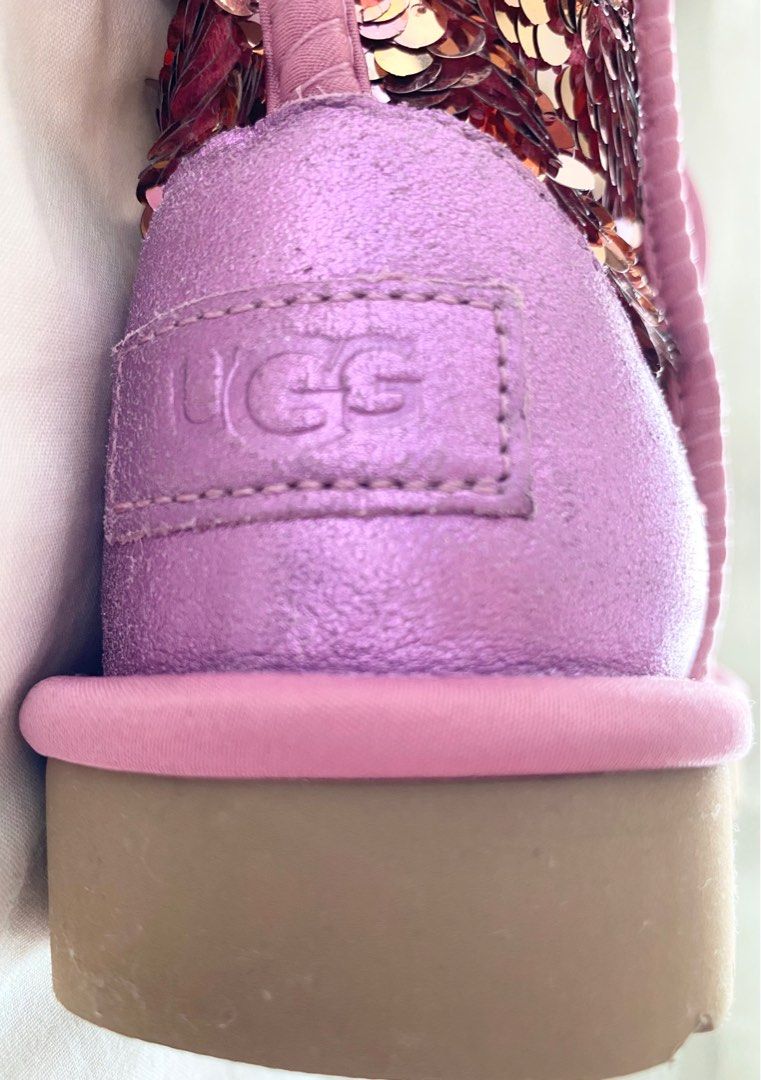 Brand New UGG Short Sequin Winter Boots (Category: Boots) located in Pasay City. Submitted by Declutter_Cha (Listing ID 1251112920, Image 2). Description: Best for size 35-36 Never used RFS: Wrong size .