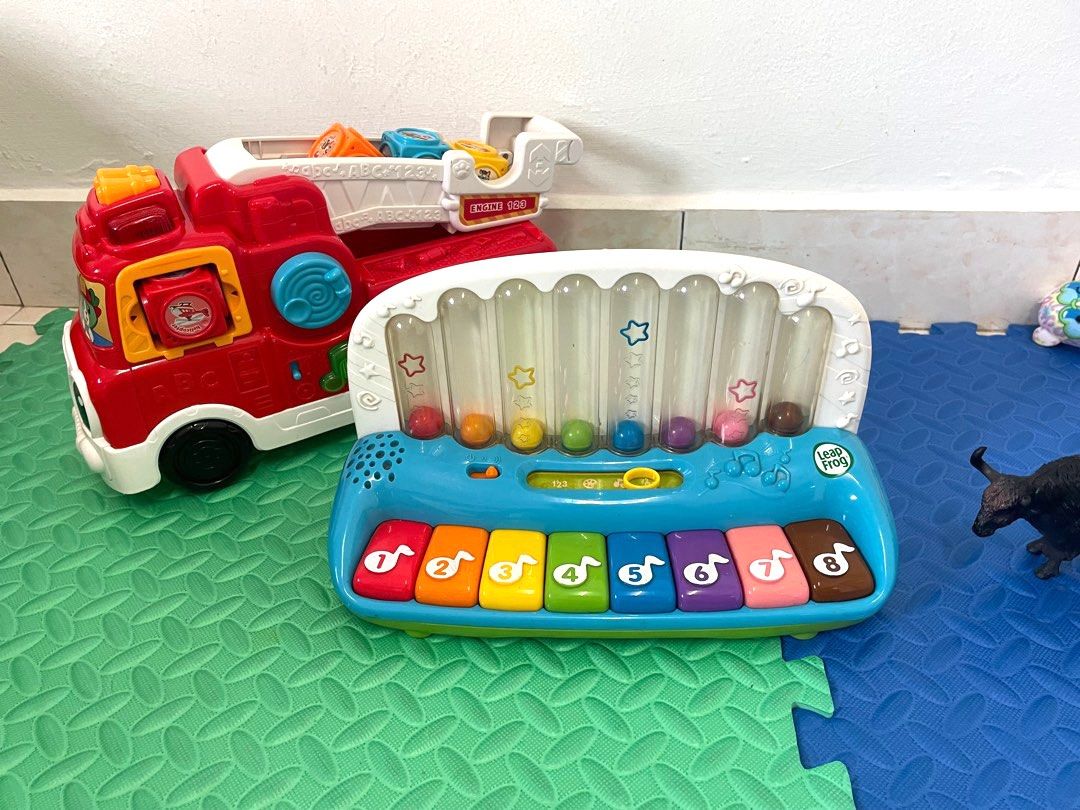 Poppin play piano top