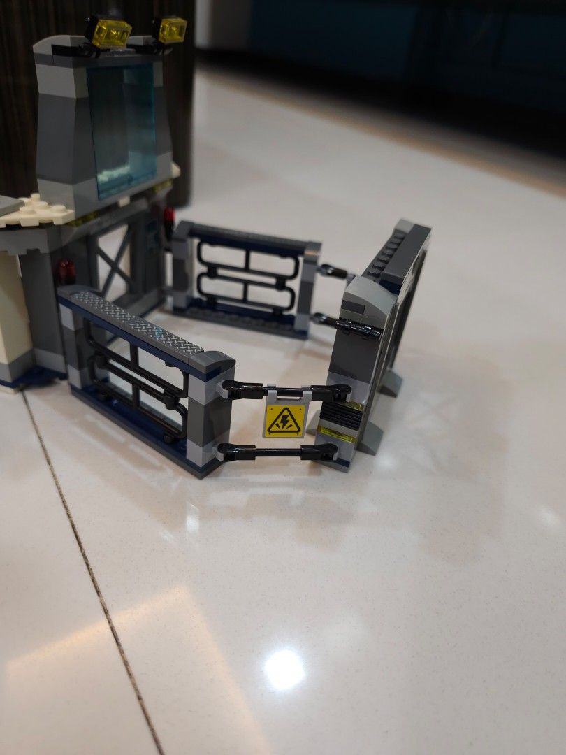 Lego stygimoloch hotsell breakout instructions
