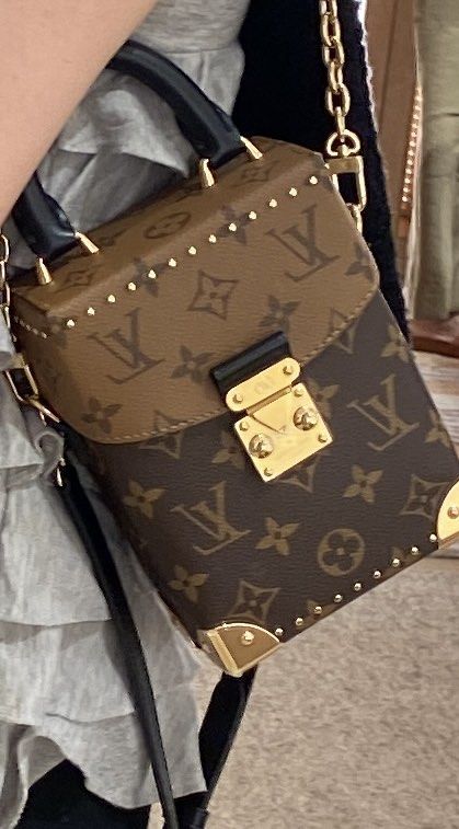 LV camera box bag, 女裝, 手袋及銀包, 單肩包- Carousell