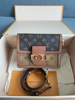 Louis Vuitton Lockme Go Tote in Black Leather (Date code: FL0220), Luxury,  Bags & Wallets on Carousell