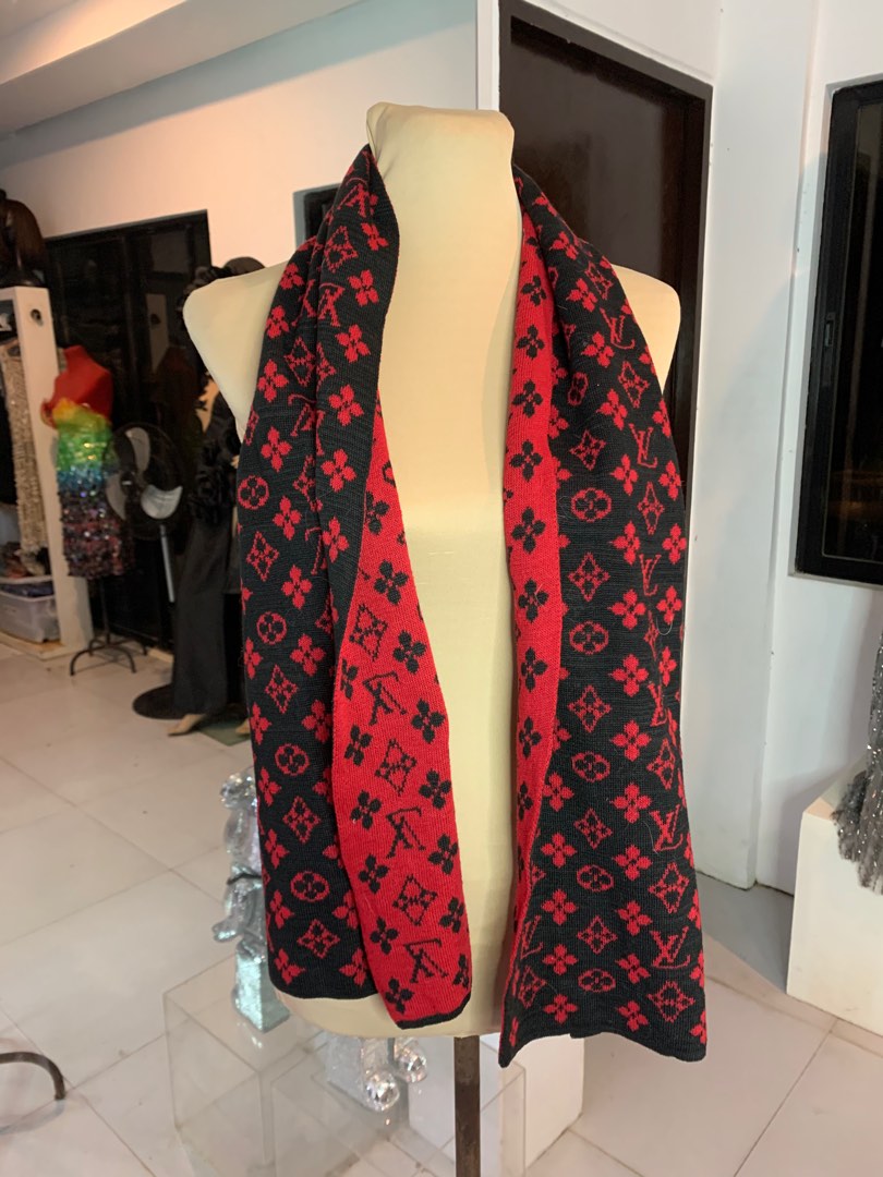 Louis Vuitton Scarf w/ Tag, Women's Fashion, Watches & Accessories, Scarves  on Carousell