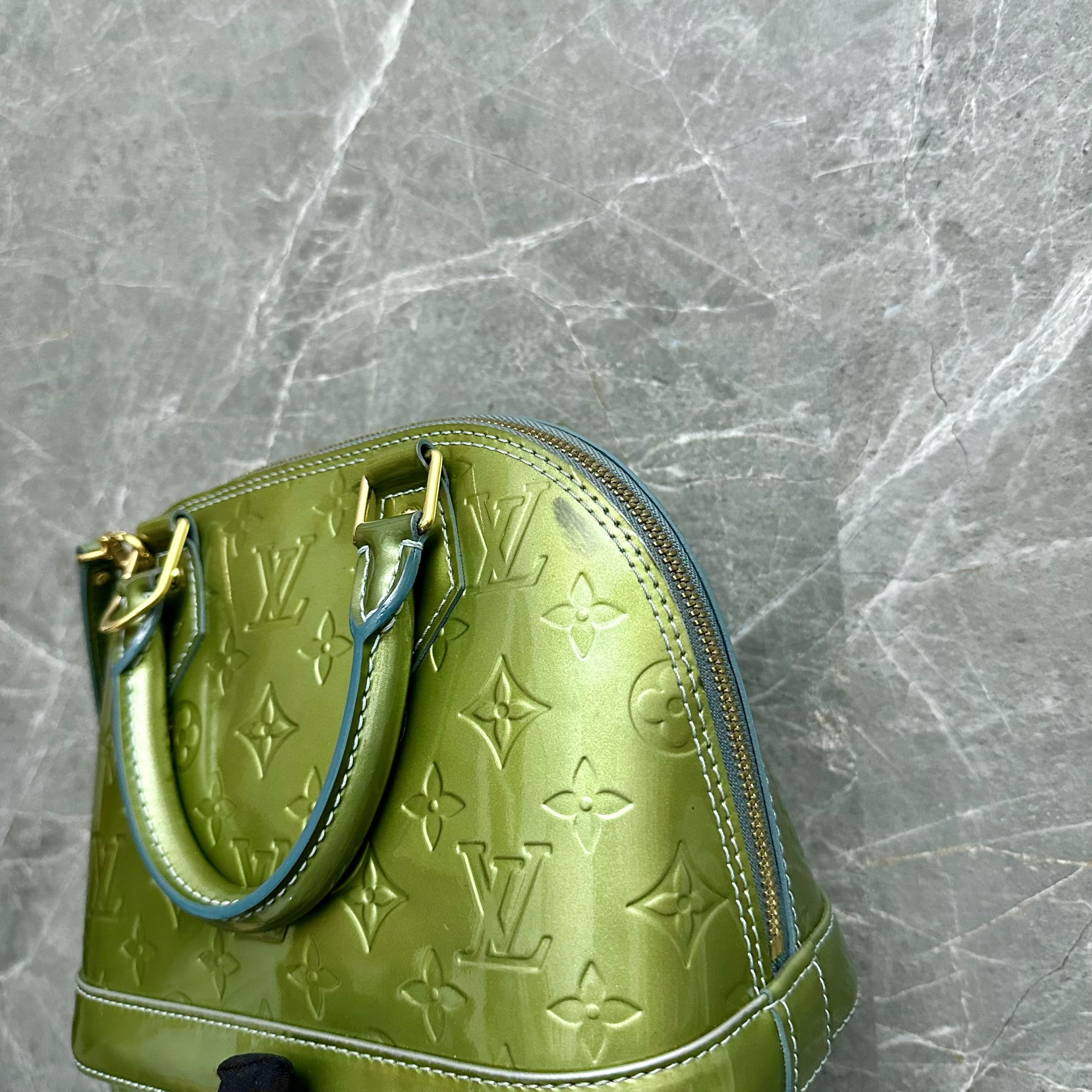 Louis Vuitton Green Vernis Alma MM Dark green Leather Patent leather  ref.229748 - Joli Closet