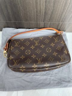 Authentic L V Felicie Pochette Damier Ebene Bag Year: 2021, Luxury, Bags &  Wallets on Carousell