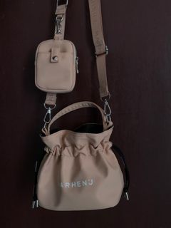(Kategori: ) berada di . Dikirim oleh gitara02 (ID iklan 1251162621, Gambar 1). Deskripsi: .
