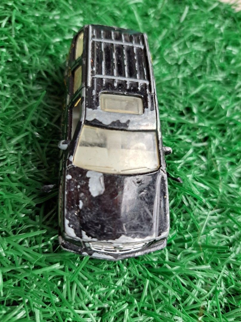 Matchbox Cadillac Escalade 2002 Mattel 1:68 (Category: Vehicle & Diecast Models) located in Quezon City. Submitted by threeboys09101126 (Listing ID 1251190888, Image 3). Description: Preloved.