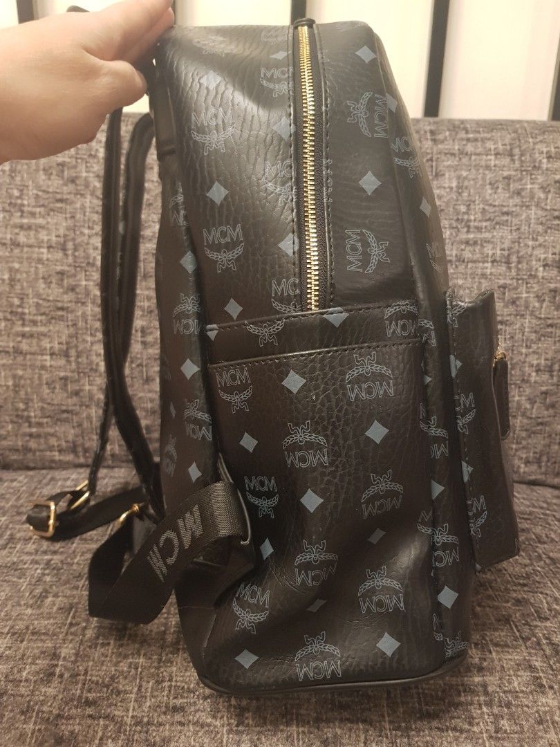 Mcm best sale backpack i0635