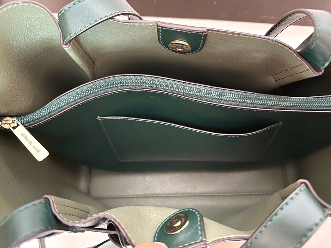 Michael Kors, Bags, Michael Kors Voyager Large Saffiano Leather Tote Bag  In Racing Green Read