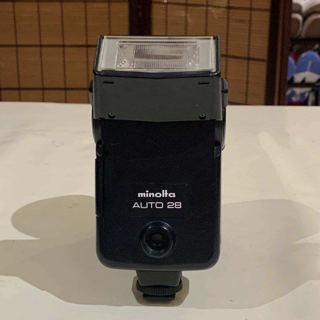 Minolta Auto 28 Flash UNTESTED (Category: Lens & Kits) located in Dasmarinas. Submitted by gingeramking (Listing ID 1251239134, Image 3). Description: Minolta Auto 28 Flash CONDITION: Lightly used INCLUSIONS: Flash only, no box NOTE: Corrosion on battery door Untested since di ko alam paano paganahin 😅 Uses 4x AA batteries, 1.5V each Meet-ups at Dasmariñas Cavite and Intramuros Manila (Or kung saan po malapit).