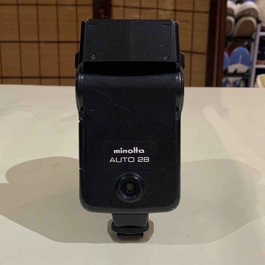 Minolta Auto 28 Flash UNTESTED (Category: Lens & Kits) located in Dasmarinas. Submitted by gingeramking (Listing ID 1251239134, Image 1). Description: Minolta Auto 28 Flash CONDITION: Lightly used INCLUSIONS: Flash only, no box NOTE: Corrosion on battery door Untested since di ko alam paano paganahin 😅 Uses 4x AA batteries, 1.5V each Meet-ups at Dasmariñas Cavite and Intramuros Manila (Or kung saan po malapit).