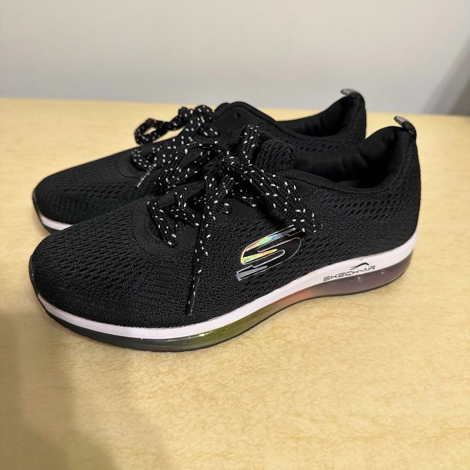 Skechers momo clearance