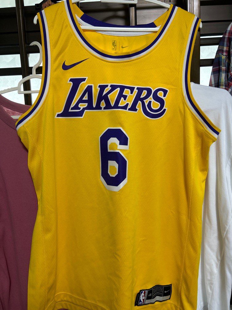 men's Nike Lakers throwback jersey lebron james size xl $110 defect on  front