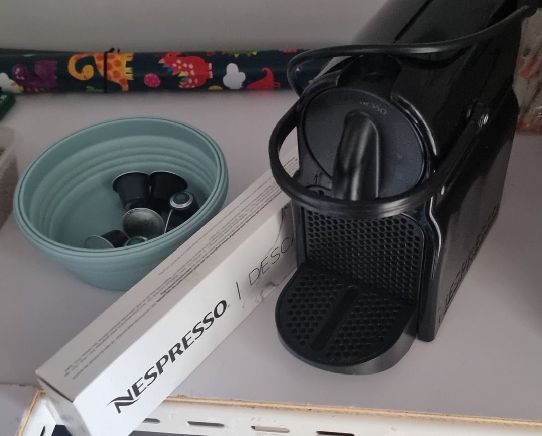 Nespresso Inissia + Descaling kit, TV & Home Appliances, Kitchen