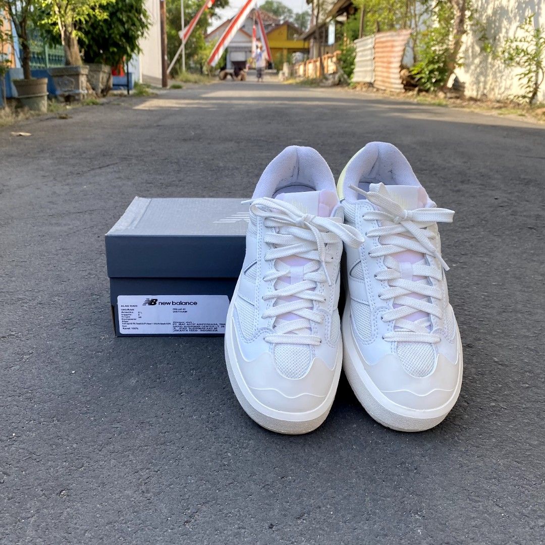 New Balance CT302 Original Like New Footlocker, Fesyen Wanita, Sepatu di Carousell