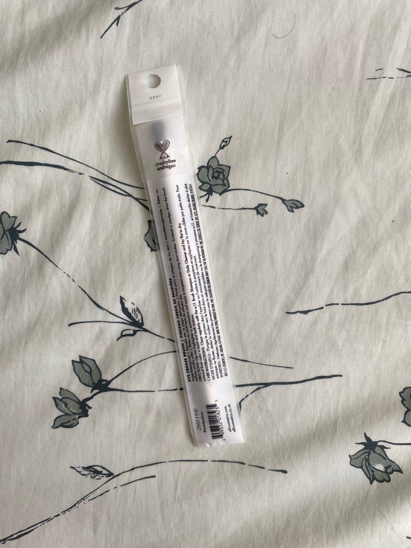 New Elf Eye Crease Brush (Category: Makeup) located in Binan City. Submitted by _0000 (Listing ID 1251145781, Image 2). Description: Brand new fro aus.