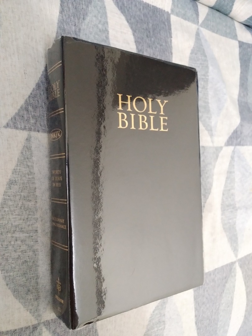 New King James Version with Dictionary and Concordance on Carousell