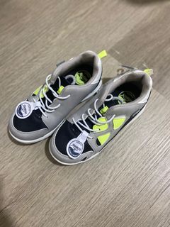 NEW with tag, oshkosh b’gosh shoes size 12 (18,1 cm)