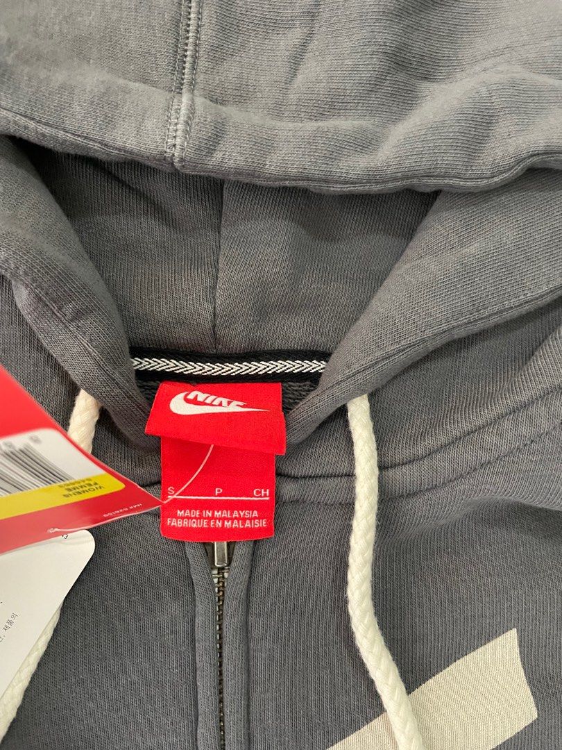 Nike hoodie dimensions outlet