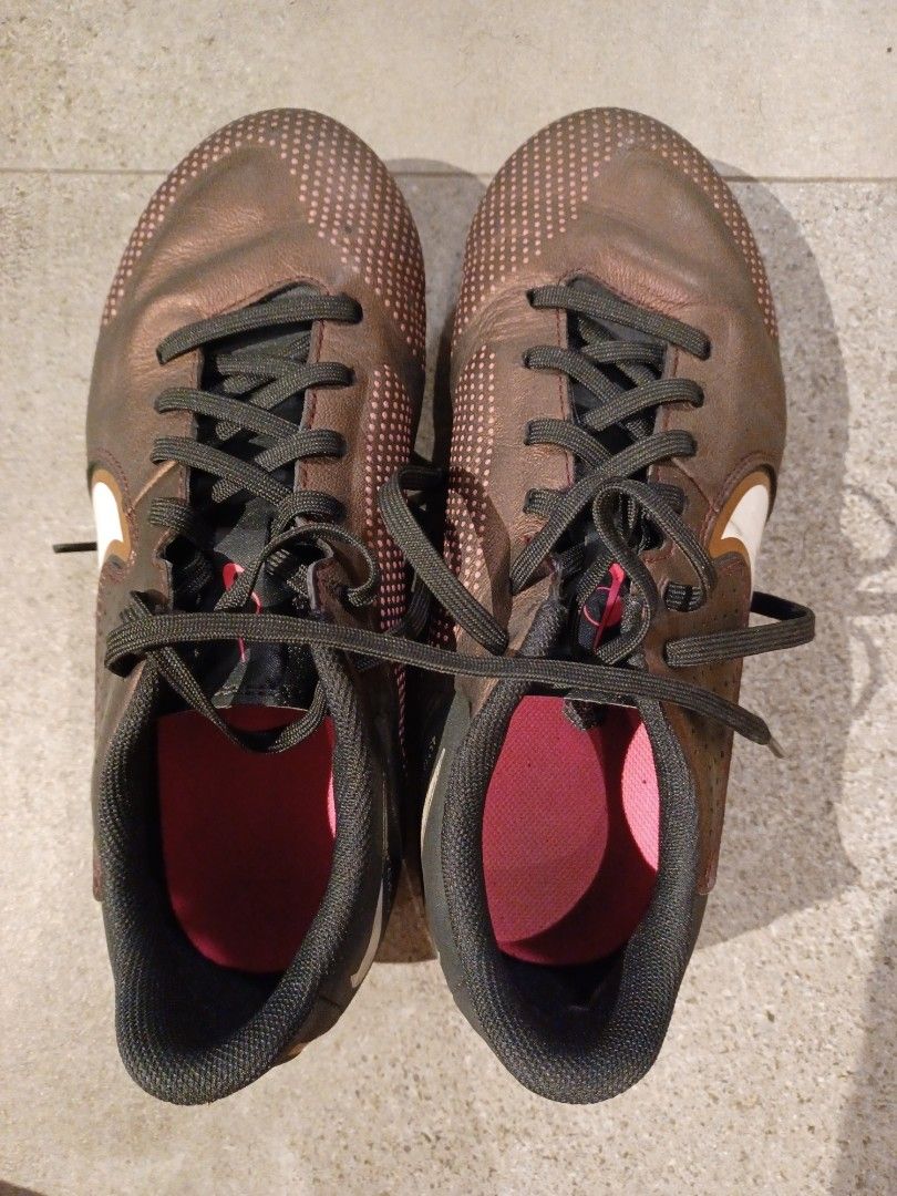 Tempo soccer boots shop