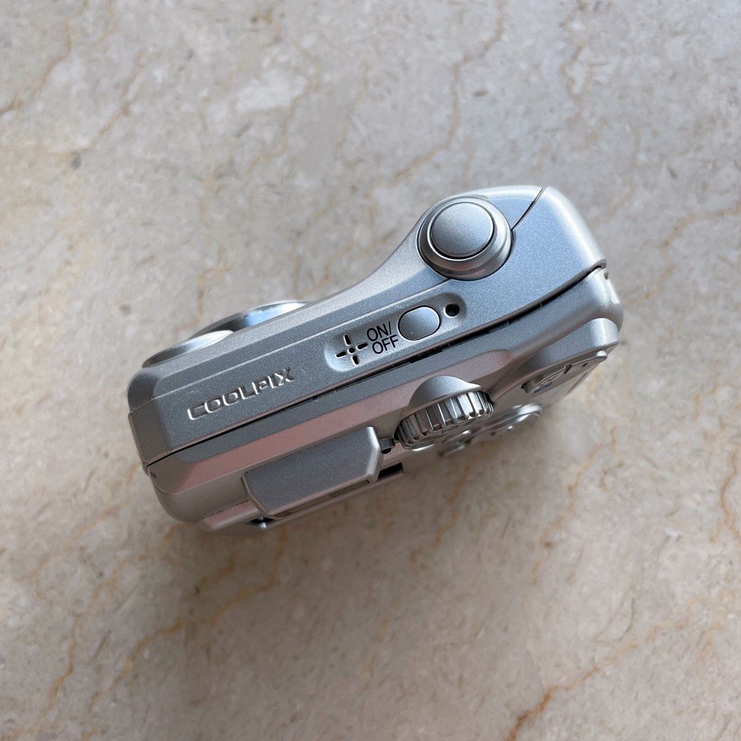 Nikon coolpix 2200 digital camera, Photography, Cameras on Carousell